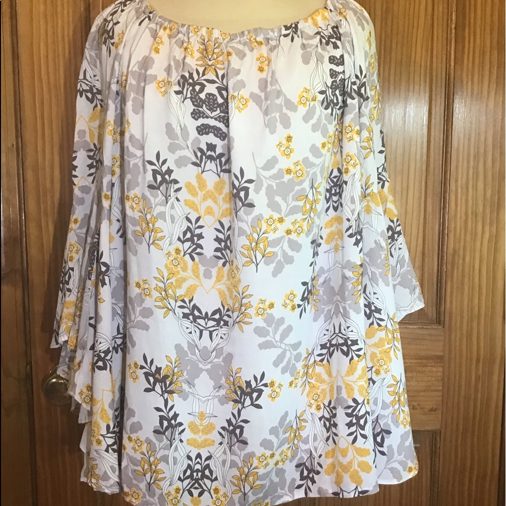 Woman fever size medium top/blouse